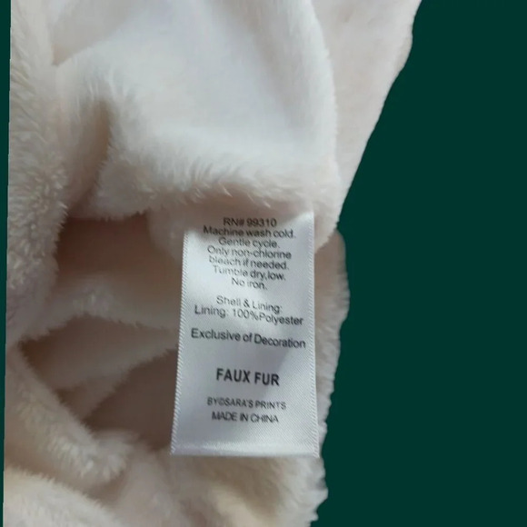 Widgeon faux fur vest with hood & zip closure size medium ivory color - Picture 9 of 12